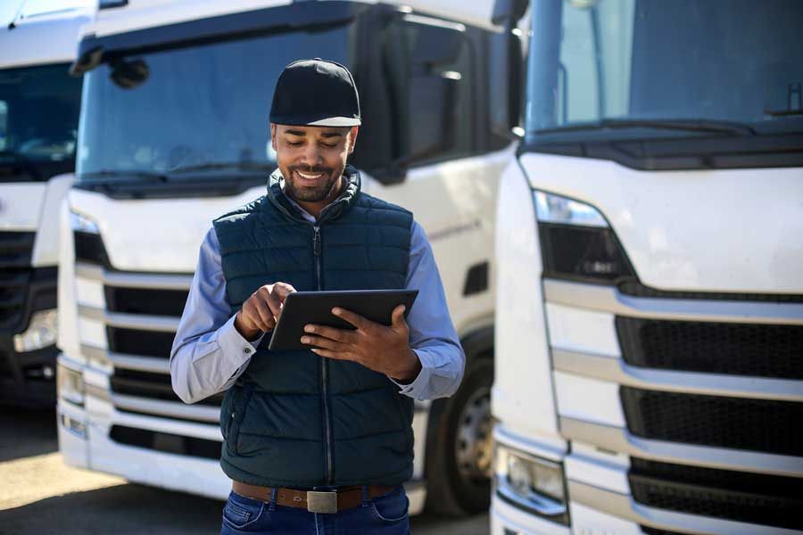 A fleet owner optimizes fleet card usage with transaction visibility in real-time.